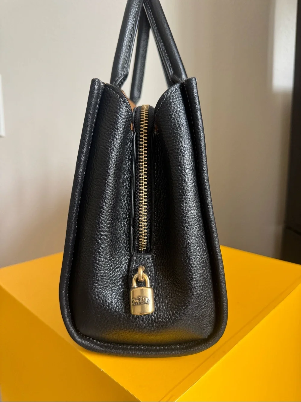 Coach Brooke Carryall 28 Women's in blk pebbled leather